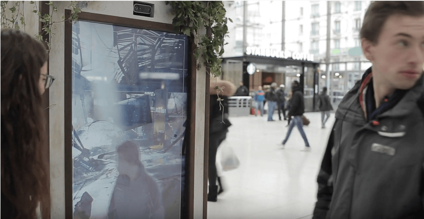 Passers-by at the augmented reality screen in Gare du Nord, Canal+'s War of the Worlds