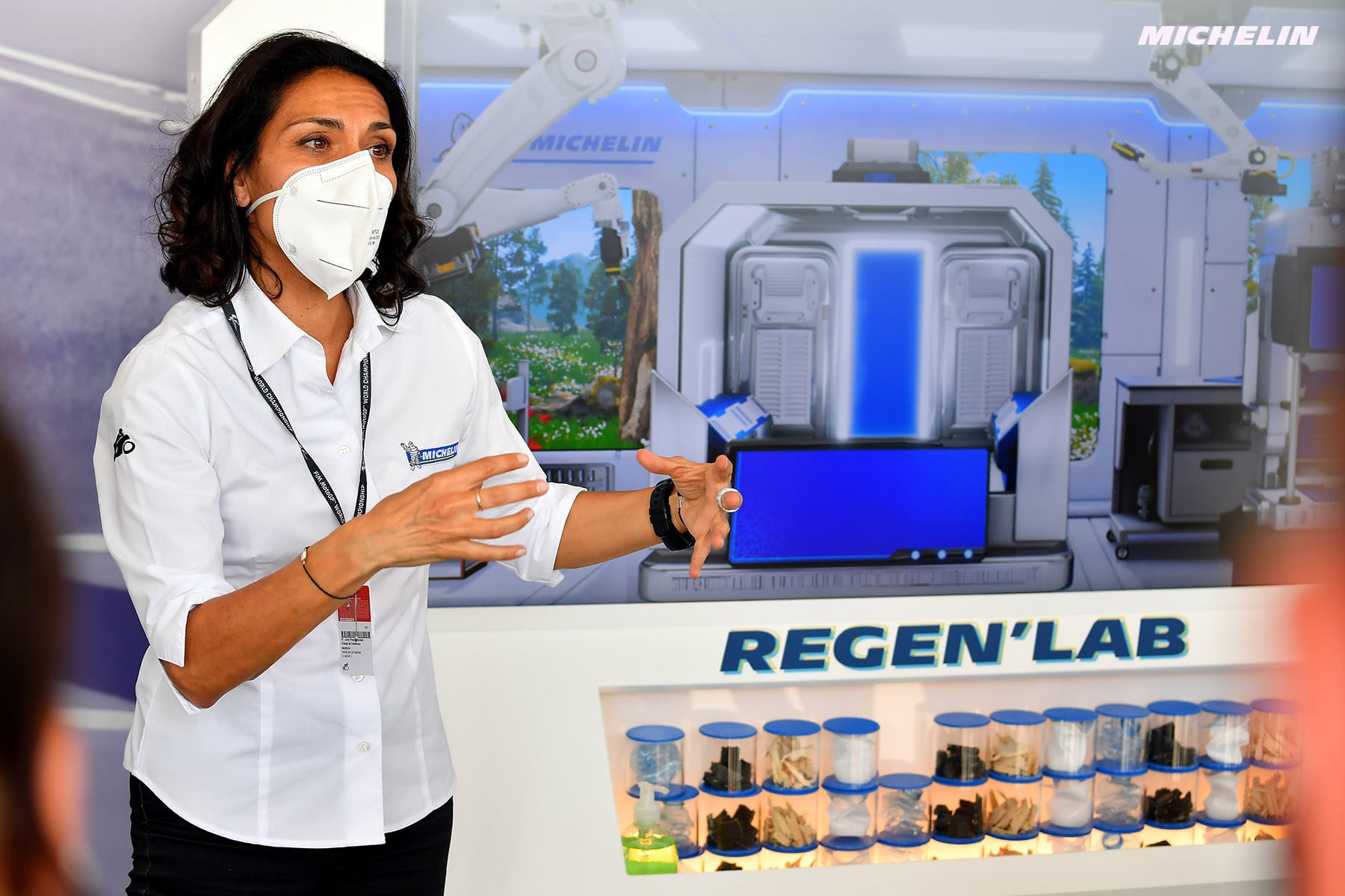 Michelin host presenting the Regen'Lab interactive model