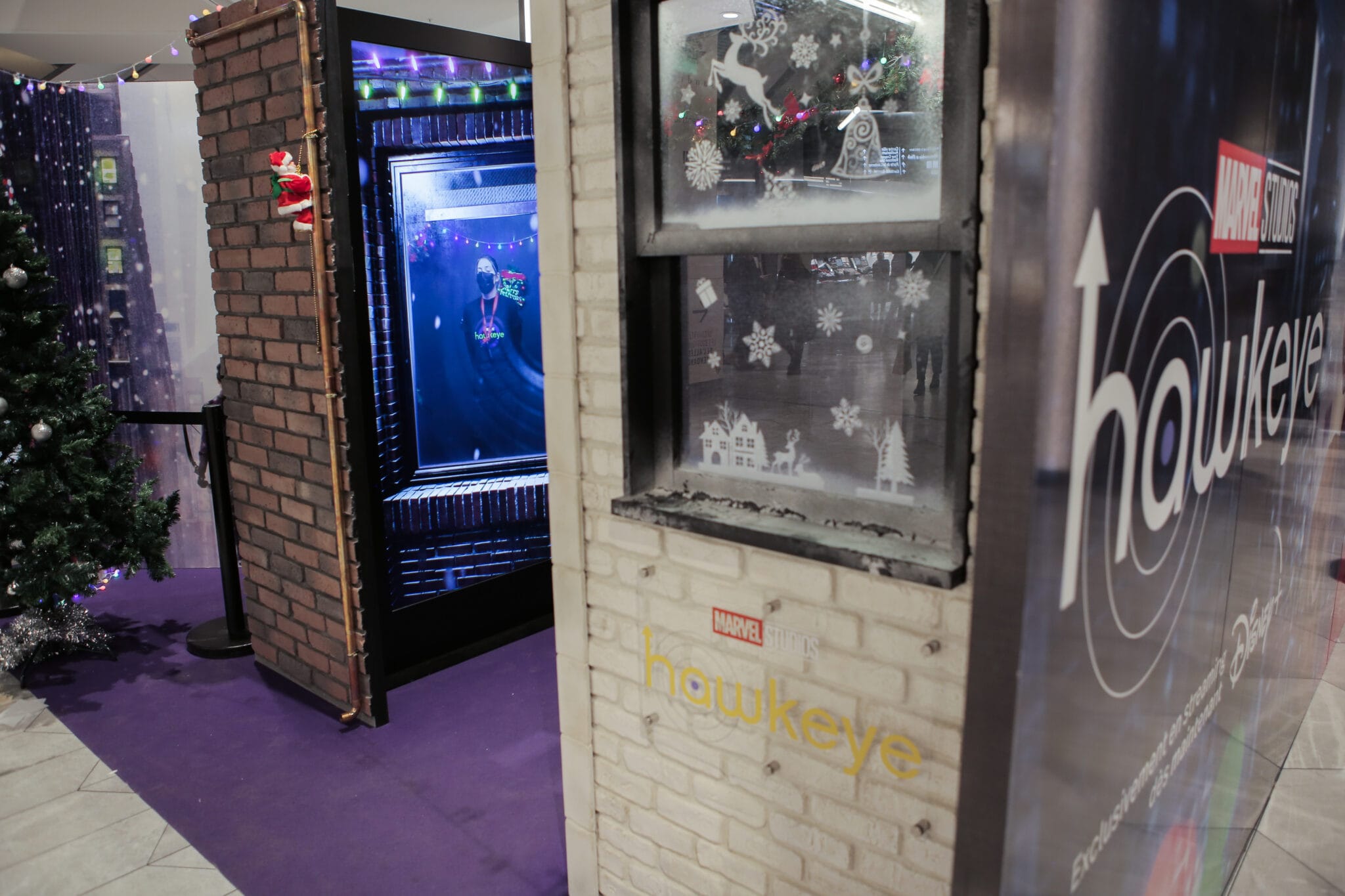 Entrance of the Hawkeye augmented photobooth in a Christmas New York set, Lyon Part-Dieu