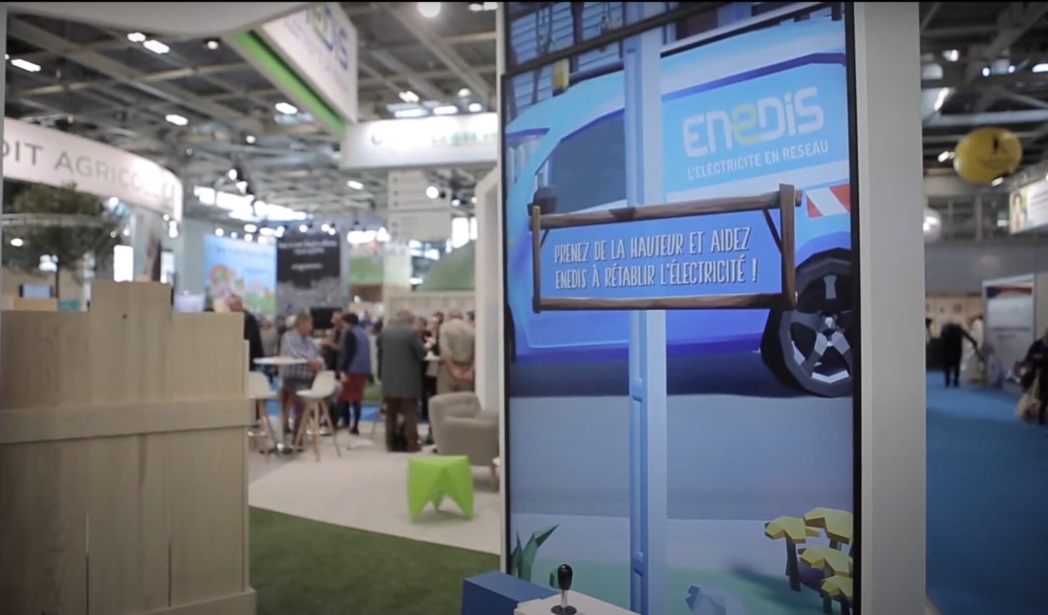 Enedis immersive quiz kiosk at a trade show, with a joystick