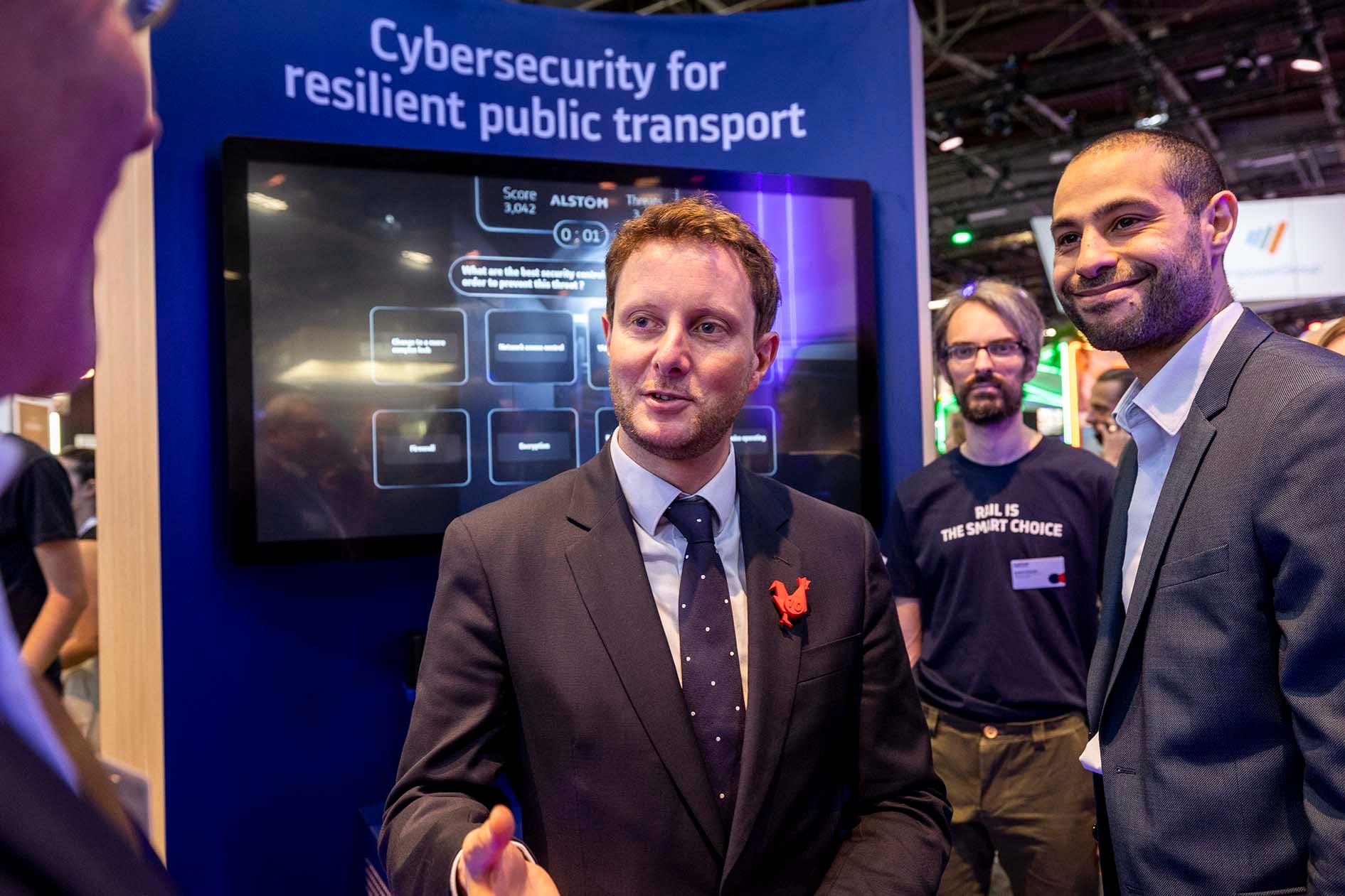 Clément Beaune in front of Alstom's cybersecurity game kiosk made by SoWhen?