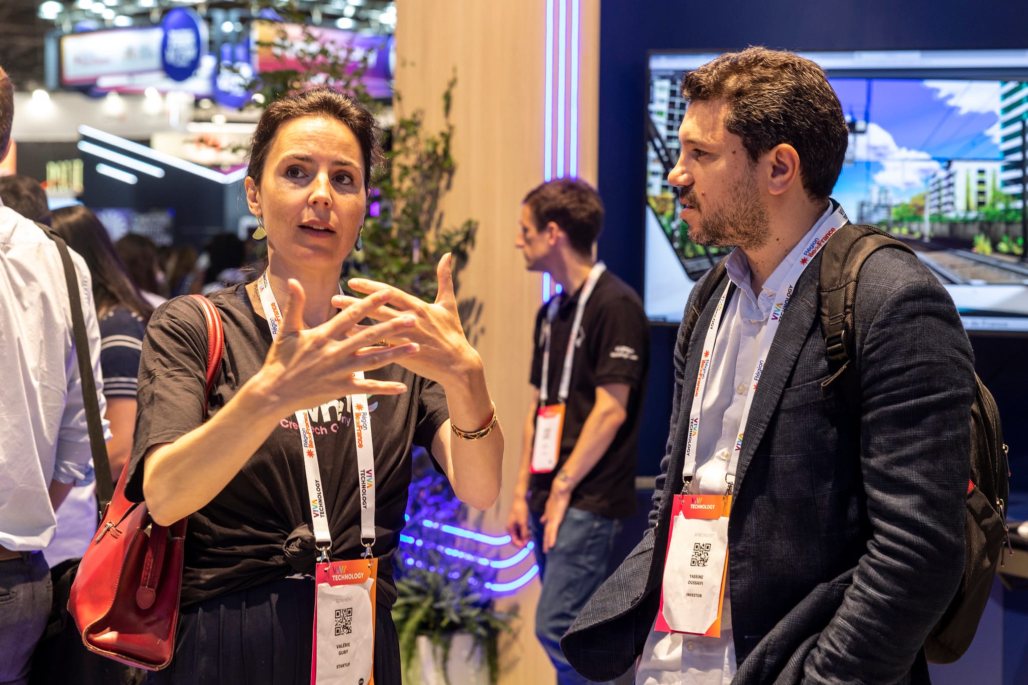 The SoWhen? team talking with visitors on the Alstom stand at VivaTech