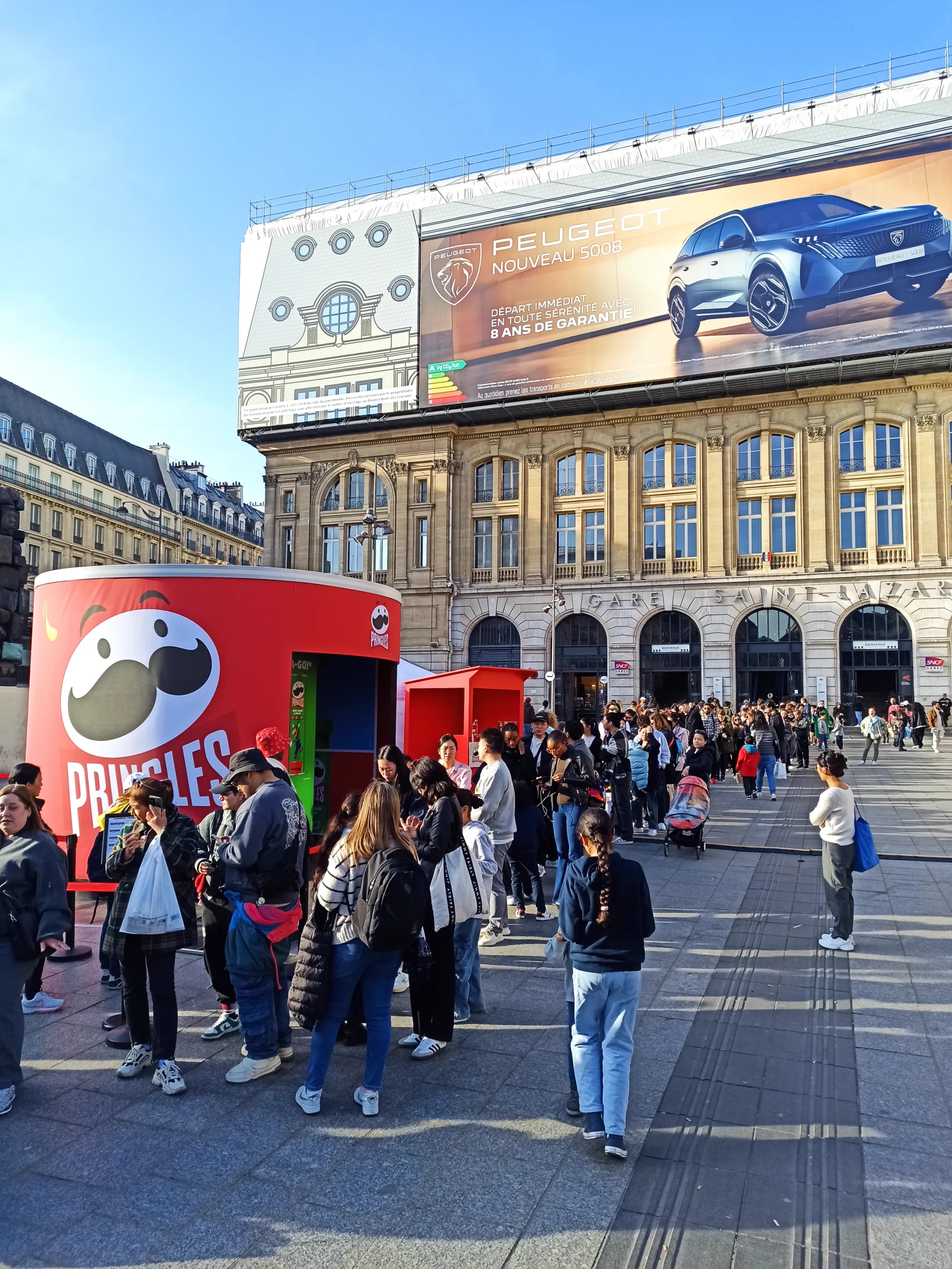 Queue in front of the Pringles x Mario stand, Gare Saint-Lazare