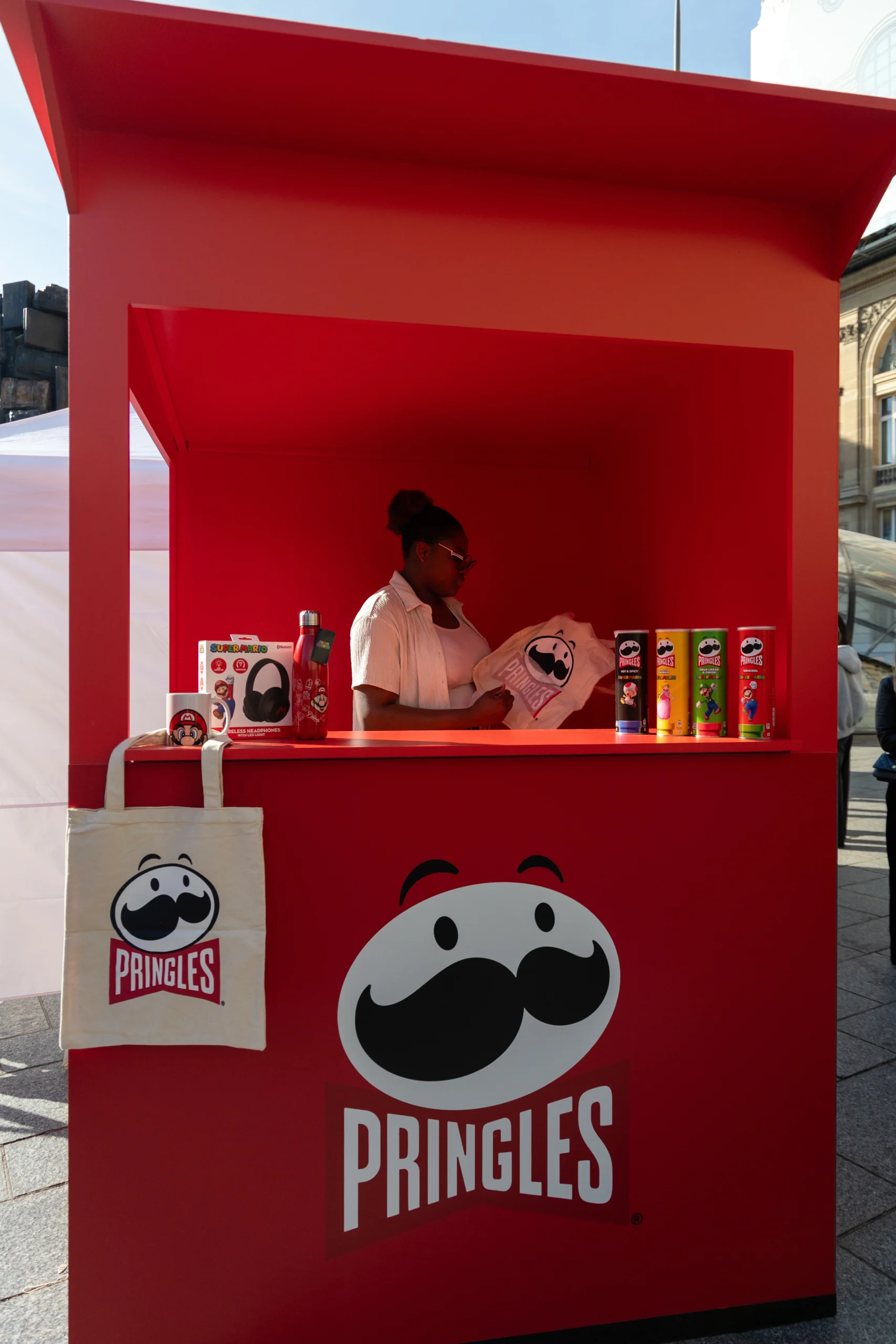Pringles counter with the prizes of the Pringles x Mario instant win