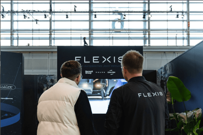 Visitors discovering the Flexis virtual world on a stand